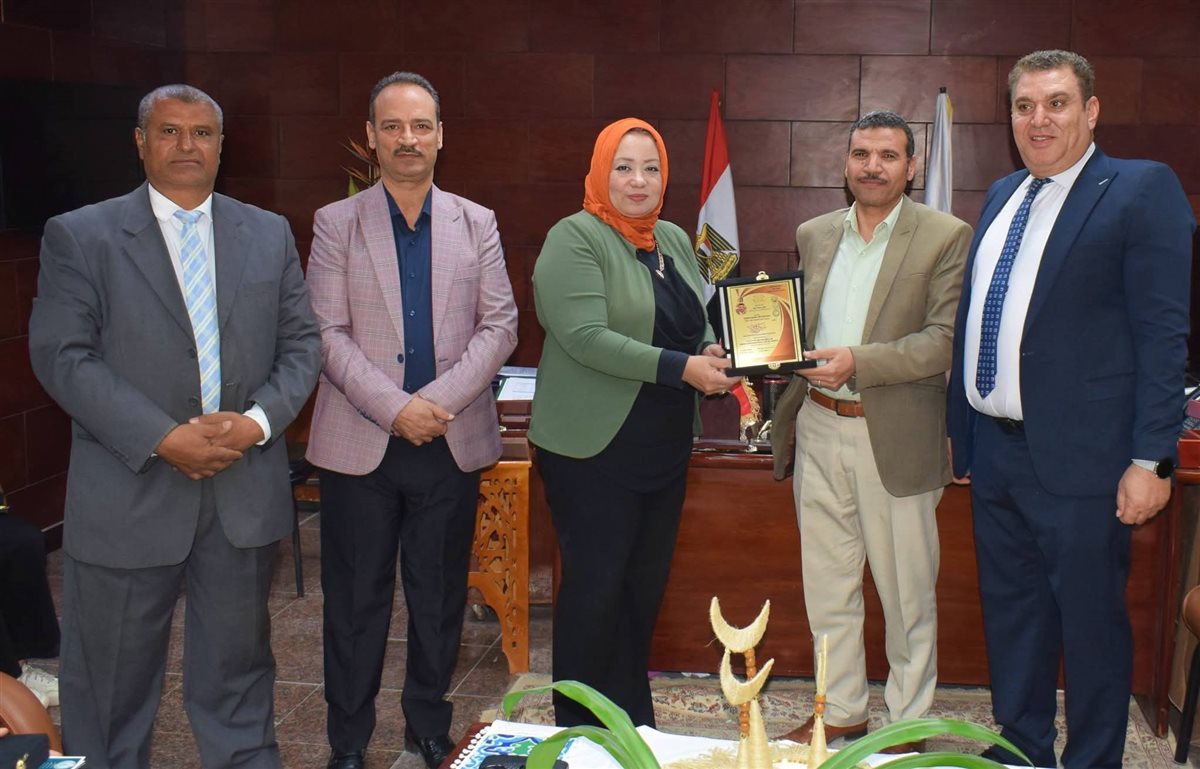 تكريم أوائل الثانوية العامة المشاركين في أوائل الطلبة 