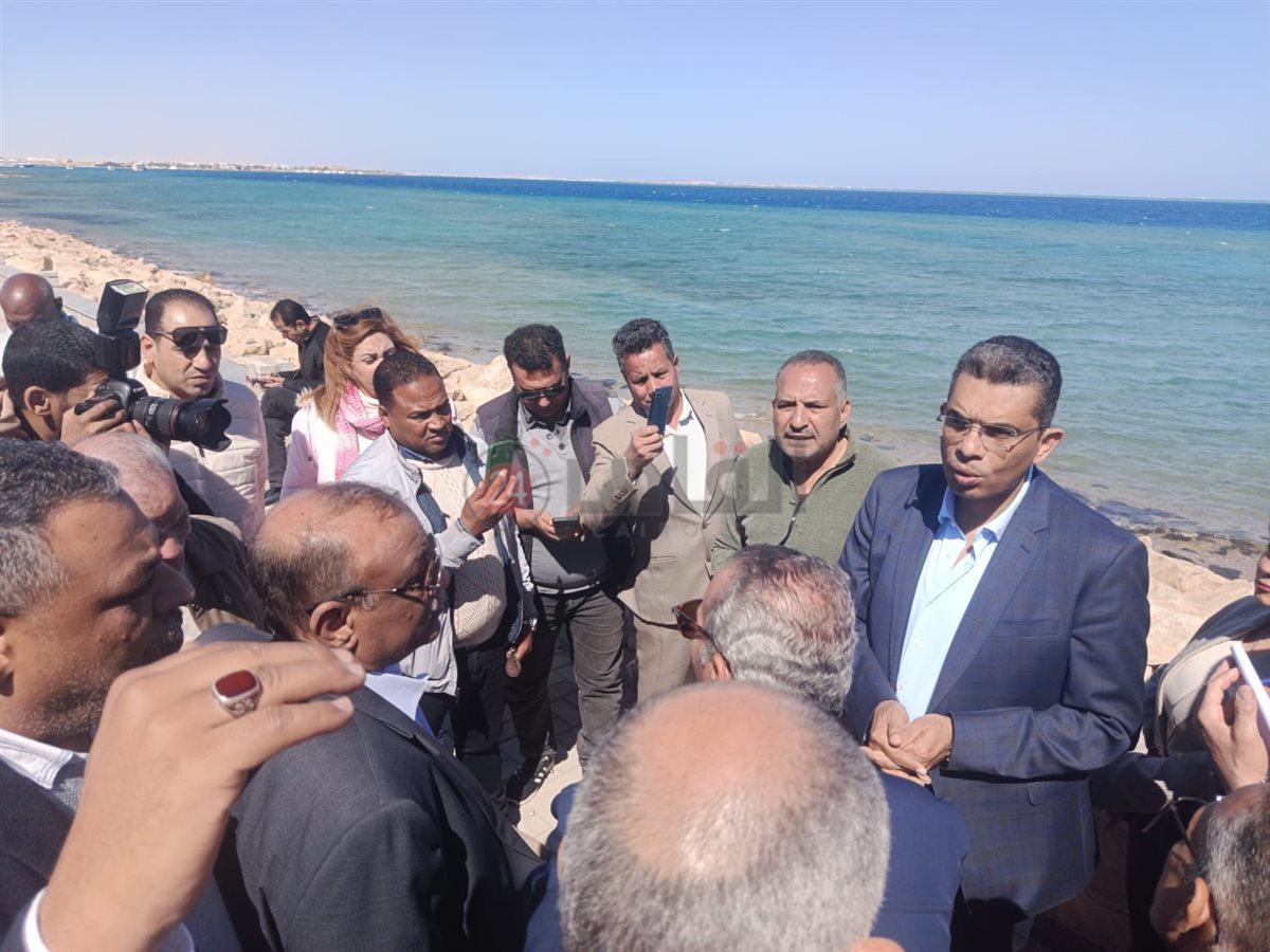 محافظ البحر الأحمر يتفقد مشروع كورنيش سفاجا 