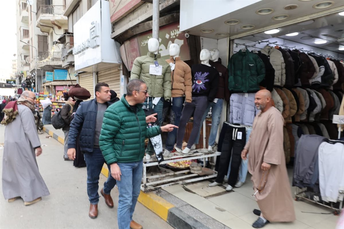 محافظ الجيزة يفاجئ جنوب الجيزة والعمرانية والدقي بحملة موسعة.. رفع إشغالات ومطاردة «الفريزة» وضبط تروسيكل فرز عشوائي