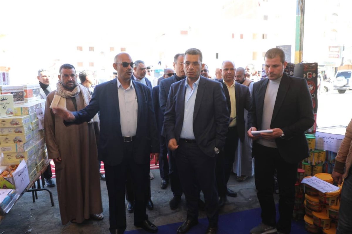 محافظ البحر الاحمر يتفقد معرض أهلا رمضان بسفاجا 