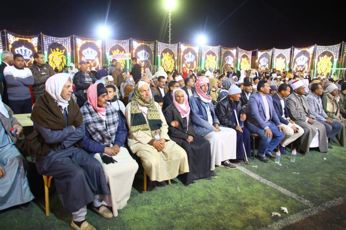 جانب من لقاء محافظ الوادي الجديد باهالي بلاط