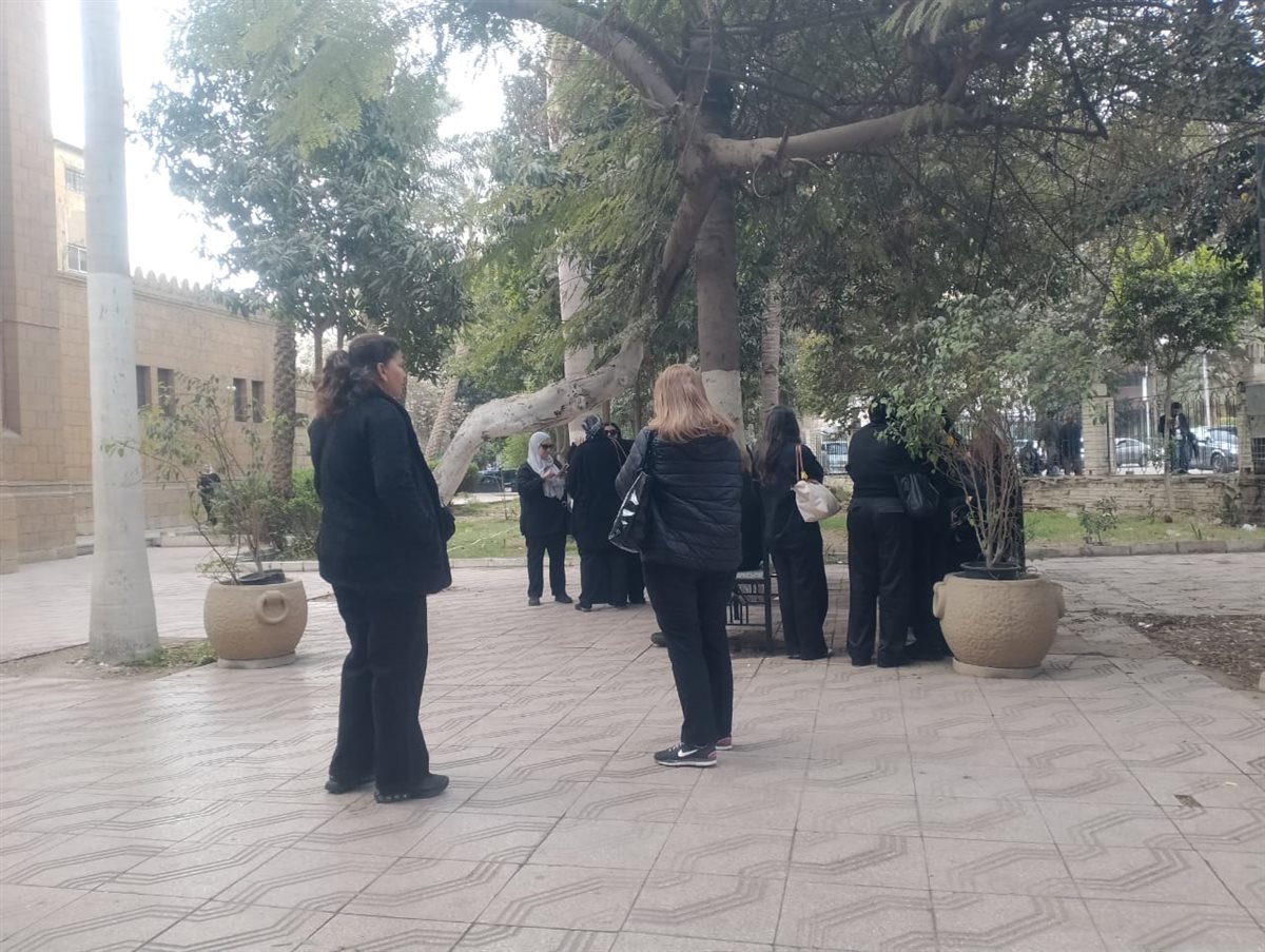 وصول جثمان ماجد حسني رئيس مجلس إدارة دير جيست لمسجد الفاروق بالمعادي لأداء صلاة الجنازة عليه