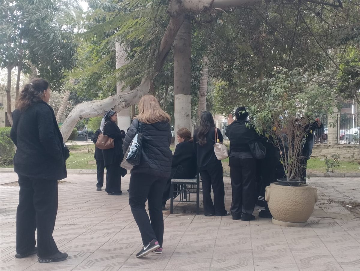 وصول جثمان ماجد حسني رئيس مجلس إدارة دير جيست لمسجد الفاروق بالمعادي لأداء صلاة الجنازة عليه