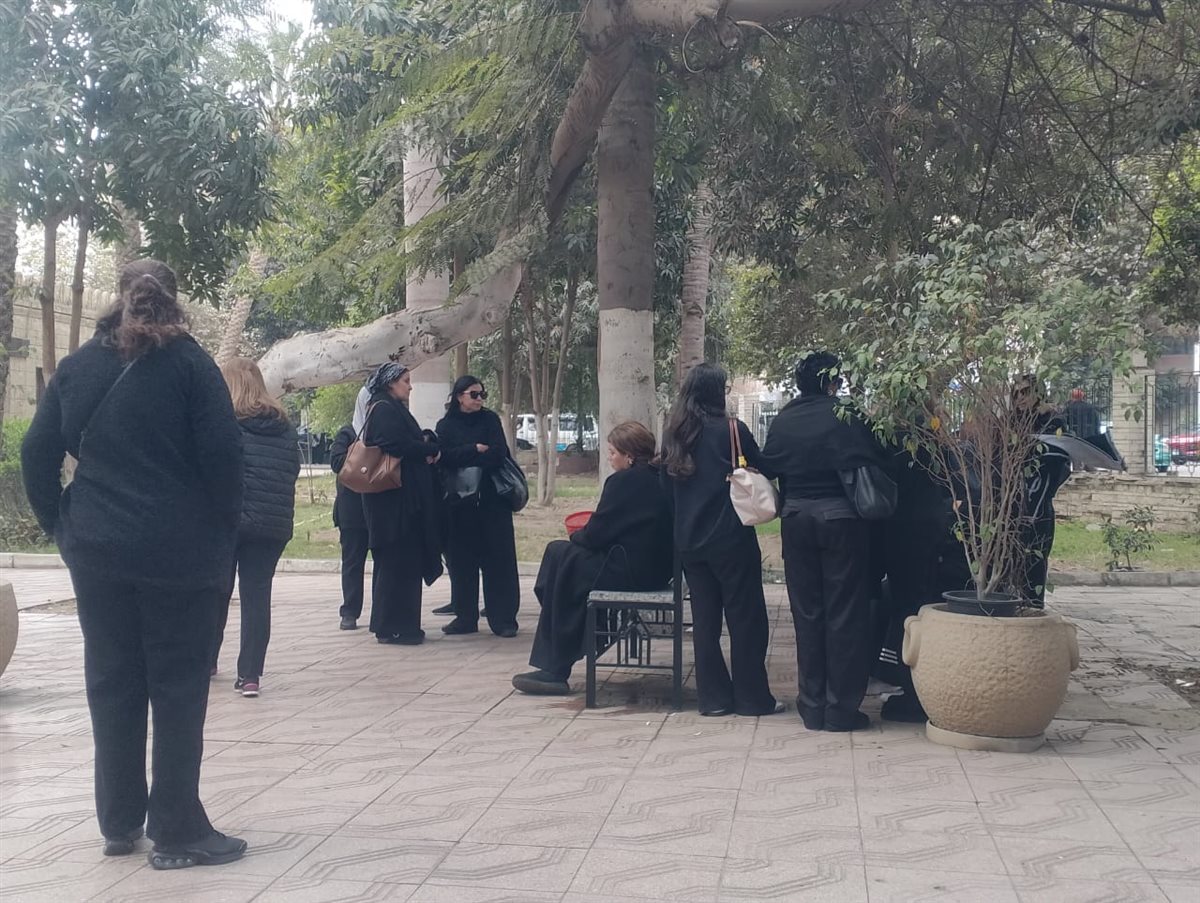 وصول جثمان ماجد حسني رئيس مجلس إدارة دير جيست لمسجد الفاروق بالمعادي لأداء صلاة الجنازة عليه