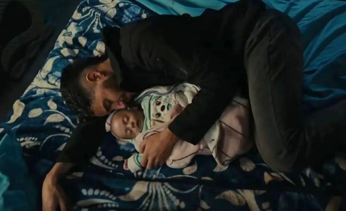 &nbsp;أحمد مالك يحتضن 