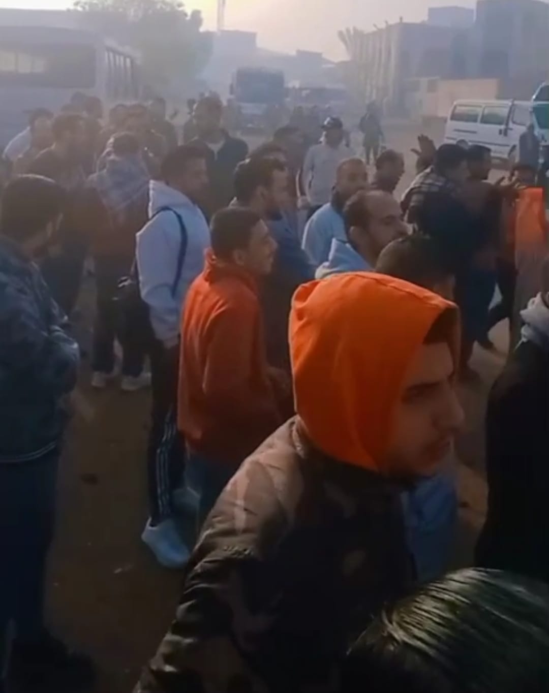 العمال بعد وقفه عن العمل
