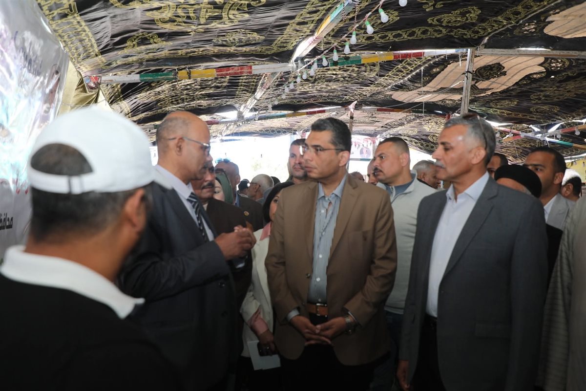محافظ البحر الأحمر يتفقد معرض أهلا رمضان بالقصير