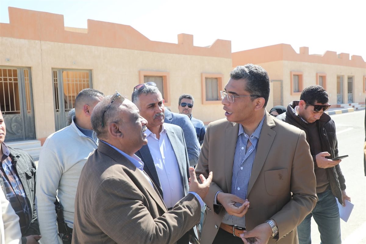محافظ البحر الأحمر يتفقد مدينة القصير