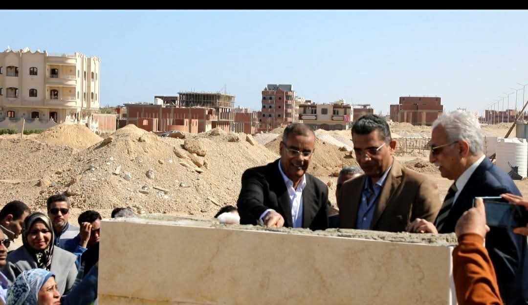 محافظ البحر الاحمر يضع حجر الاساس للمدرسة اليابانية بالقصير 