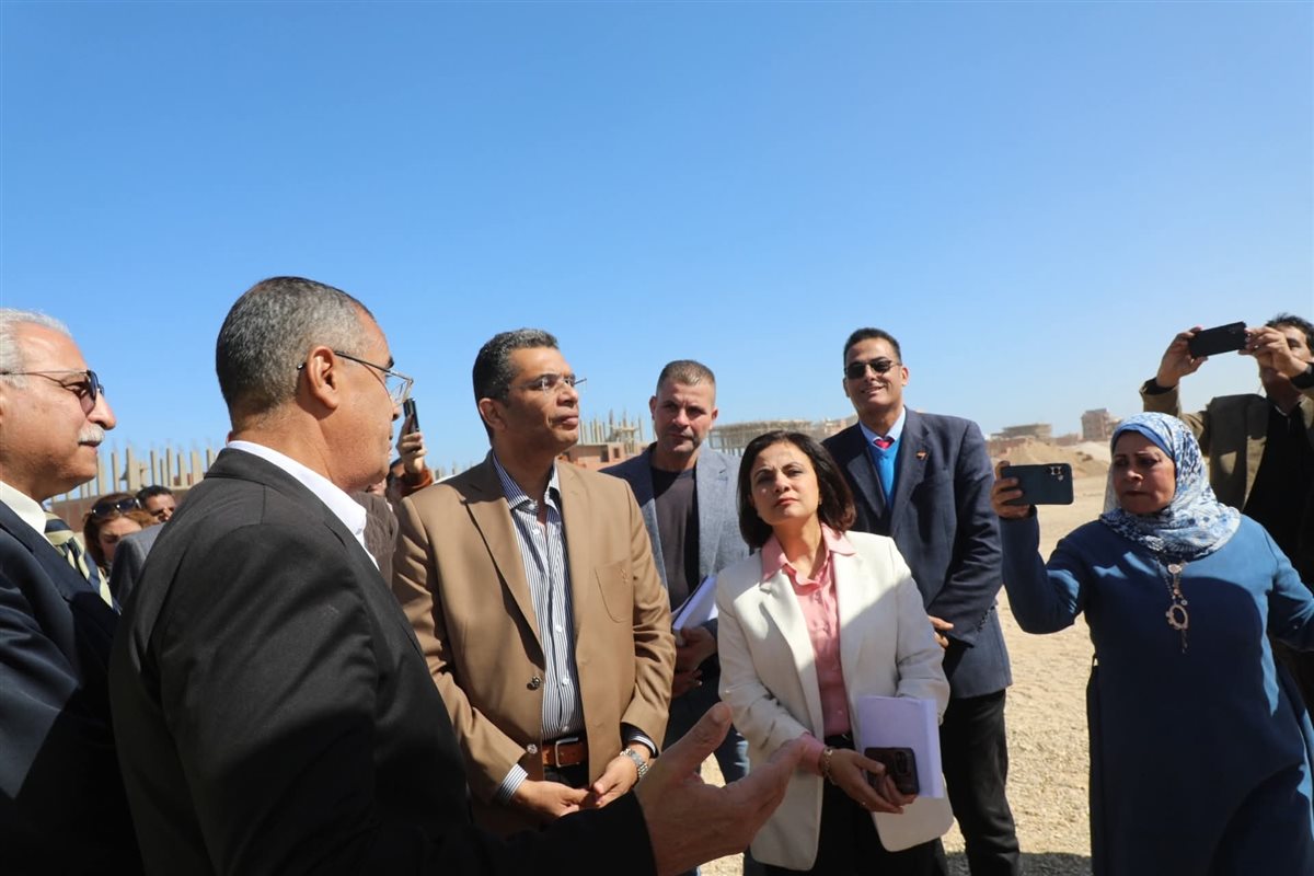 محافظ البحر الاحمر يضع حجر الاساس للمدرسة اليابانية بالقصير 