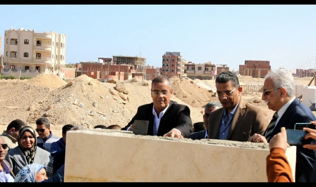 محافظ البحر الاحمر يضع حجر الاساس للمدرسة اليابانية بالقصير 