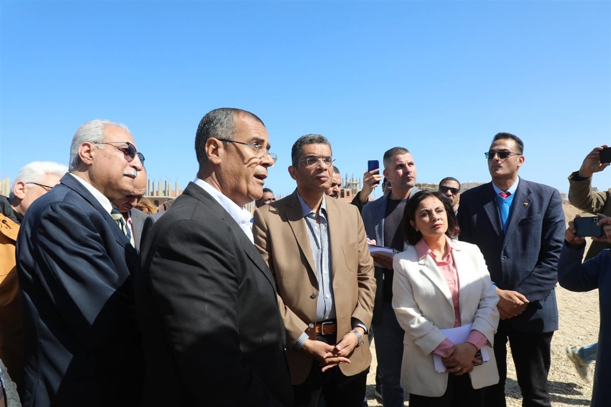 محافظ البحر الاحمر يضع حجر الاساس للمدرسة اليابانية بالقصير 