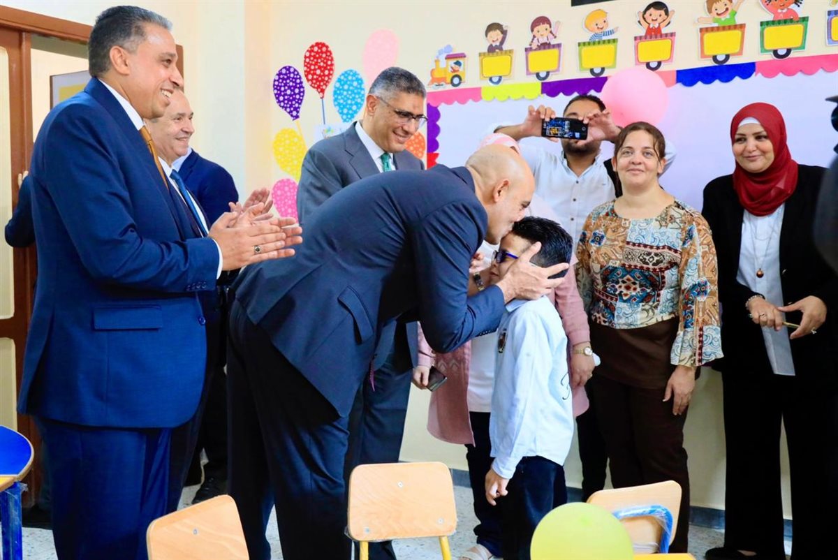 وزير التعليم مع الطلاب&nbsp;