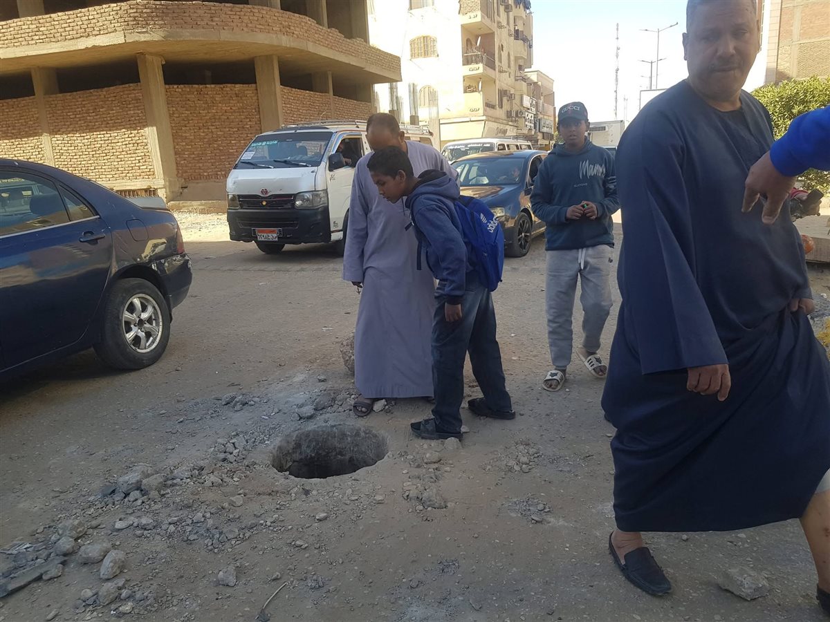 نجاة أسرة من الموت في بالوعة&nbsp;