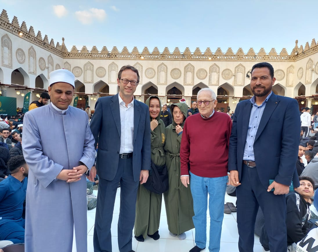 سفيرا إسبانيا وإندونيسيا يحضران إفطار بيت الزكاة بالجامع الأزهر.. ويوجهان الشكر للإمام الطيب