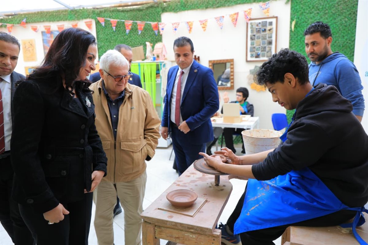 لفتة إنسانية.. وزيرة التضامن تعد الوجبات مع ذوي الهمم داخل «مطبخ الملائكة»