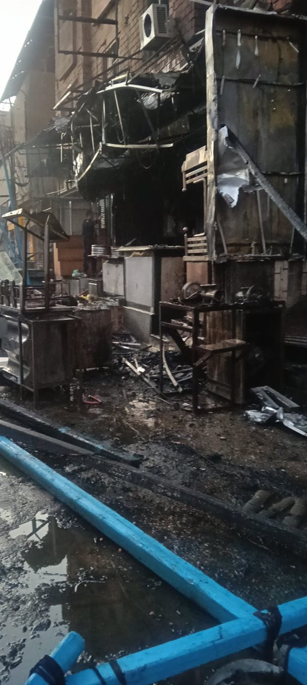 حريق يلتهم 3 محلات تجارية بمدينة كوم أمبو بأسوان
