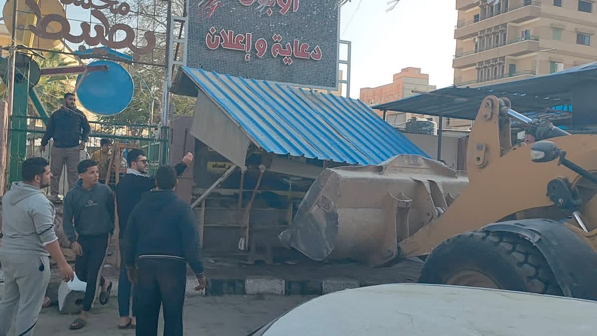 مجلس مدينة العريش ينفذ حملة لإزالة الأكشاك المخالفة&nbsp;