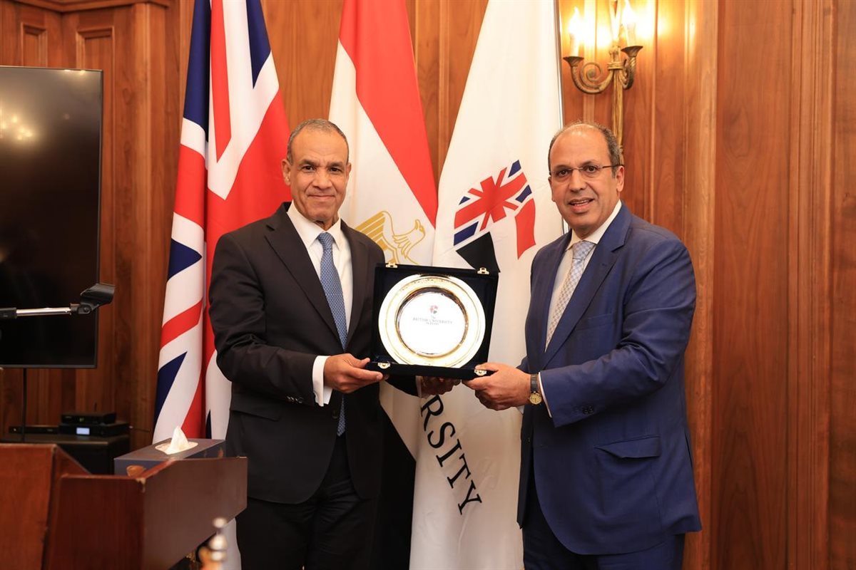 وزير الخارجية