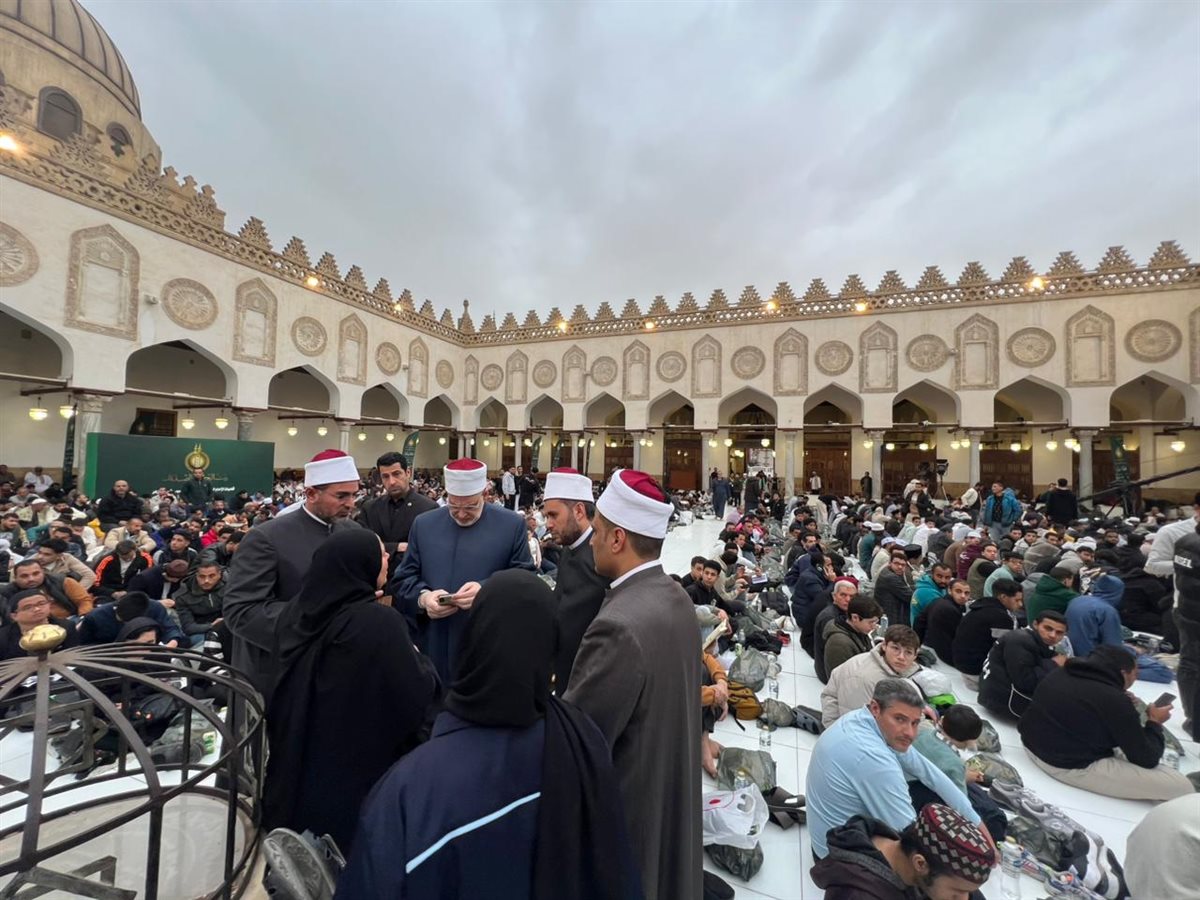 قرّاء الجامع الأزهر يحيون صلاة التراويح في الليلة الرابعة والعشرين من رمضان
