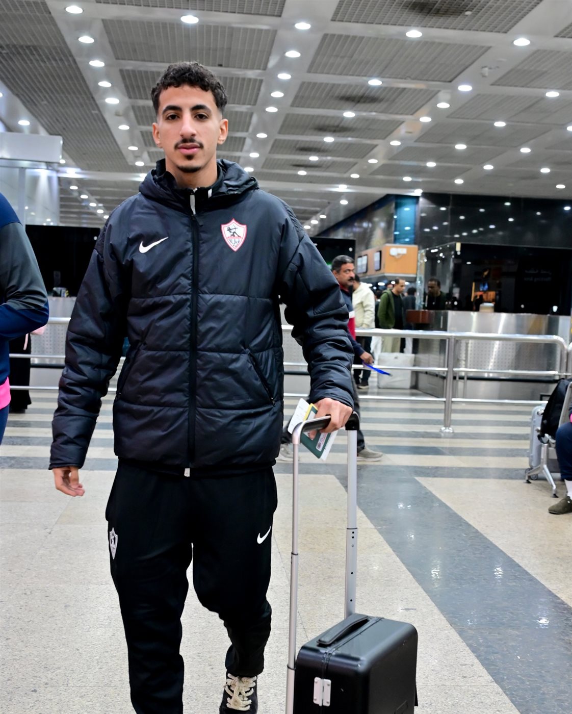 بعثة الزمالك في مطار القاهرة قبل السفر إلى الكونغو لمواجهة أوتوهو بالكونفدرالية