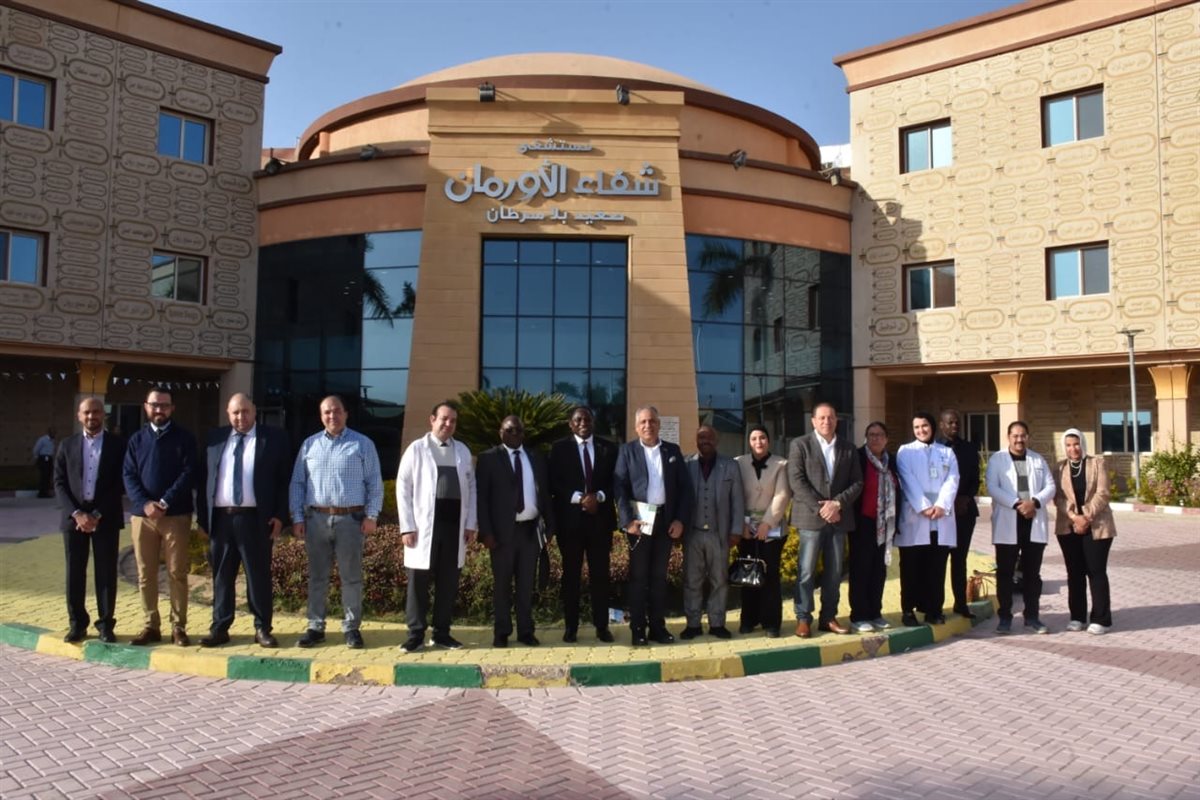 جولة الوفد الأفريقي بمستشفى الأورام&nbsp;