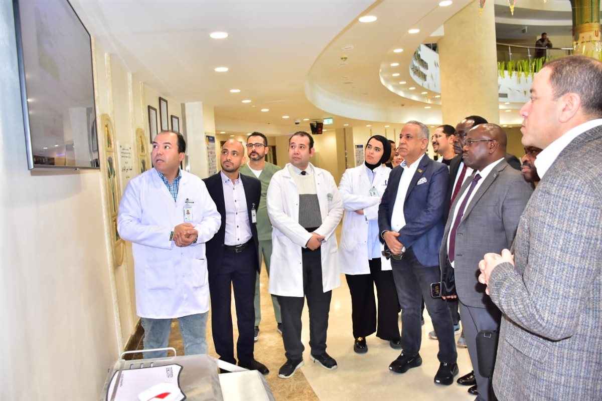 جولة الوفد الأفريقي بمستشفى الأورام&nbsp;