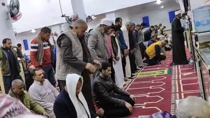 إقبال المصلين لصلاتي العشاء والتراويح 