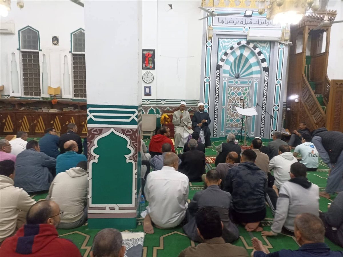 إقبال المصلين لصلاتي العشاء والتراويح 