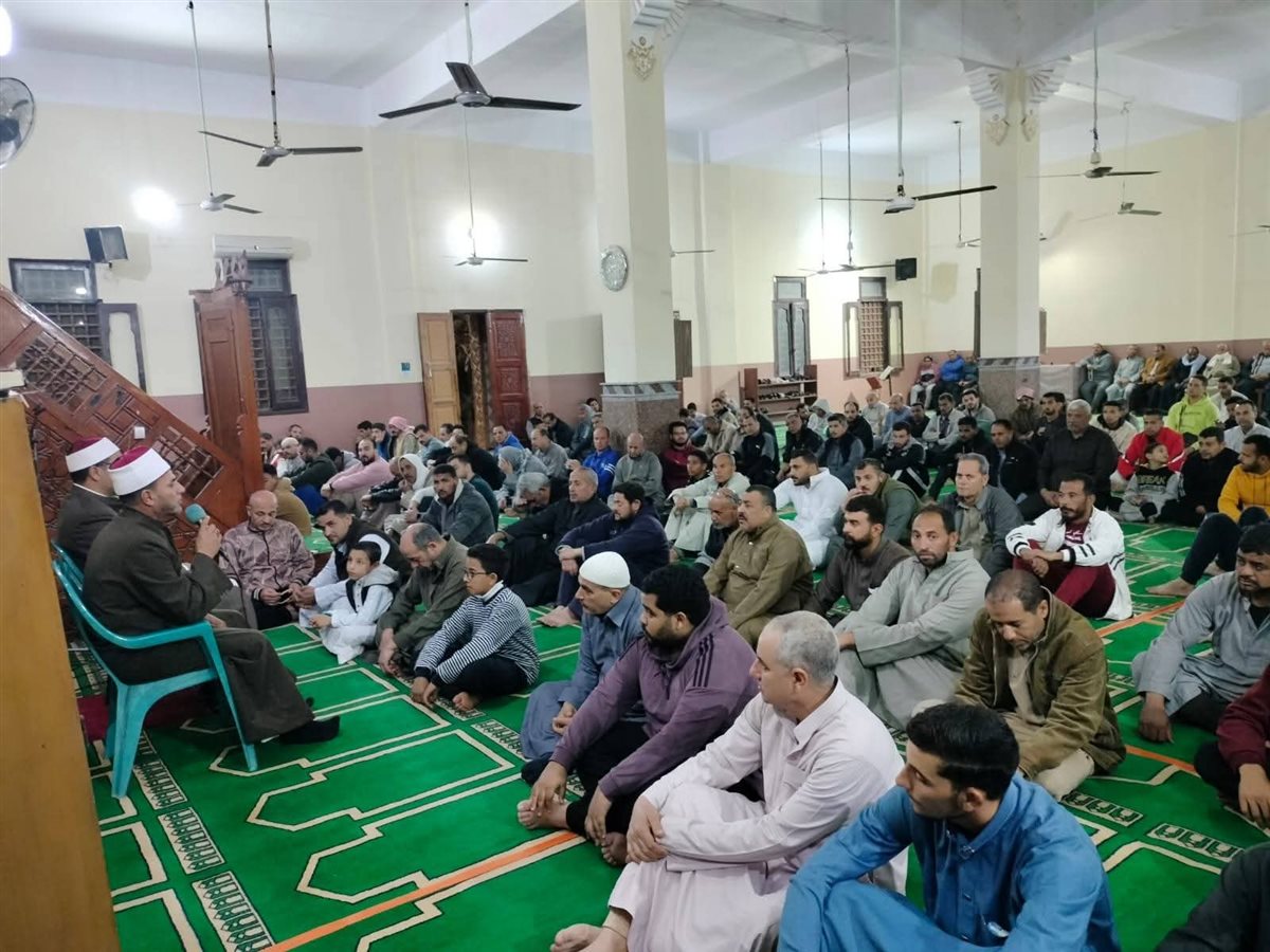 إقبال المصلين لصلاتي العشاء والتراويح 