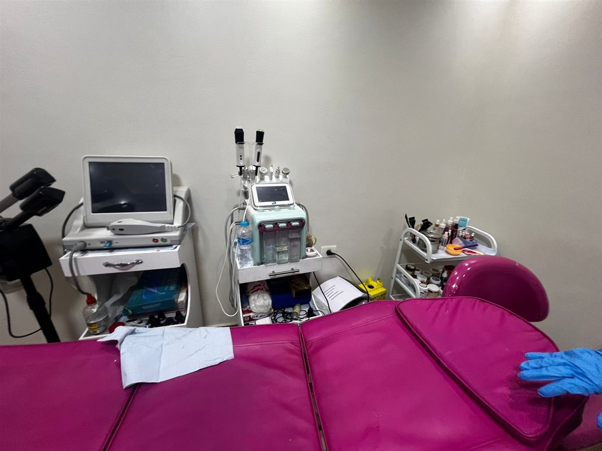 غلق عيادة «ندوش بيوتي كلينك» للتجميل بالقاهرة لإدارتها بدون ترخيص وانتحال صفة طبيب