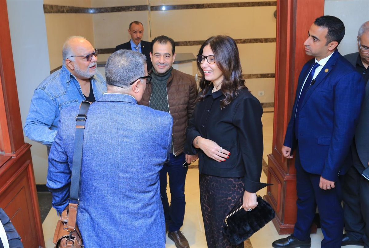 الوزيرة تتفقد مسرح مصر
