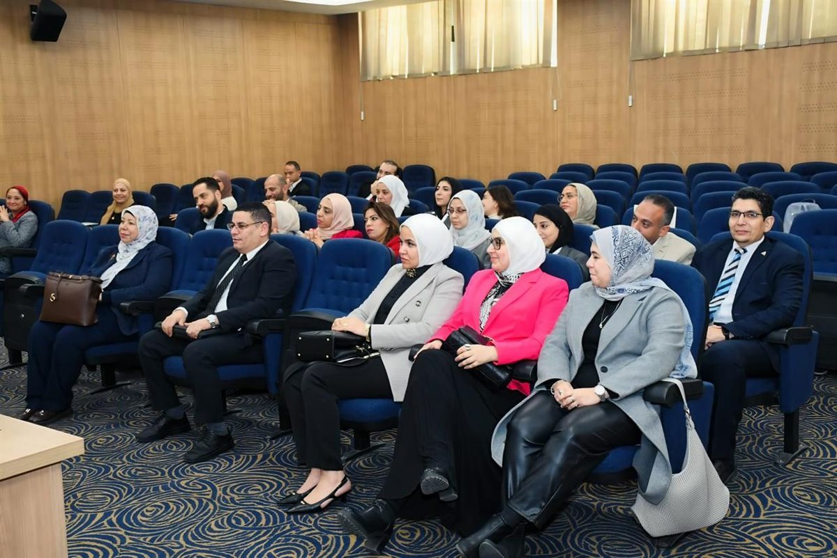 رئيس جامعة عين شمس يستقبل خريجي الدفعة الأولى من جامعة هارفارد