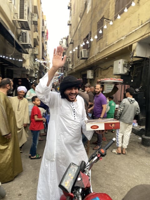 أهالي السكن يقيمون اطول مائدة افطار بالأقصر&nbsp;