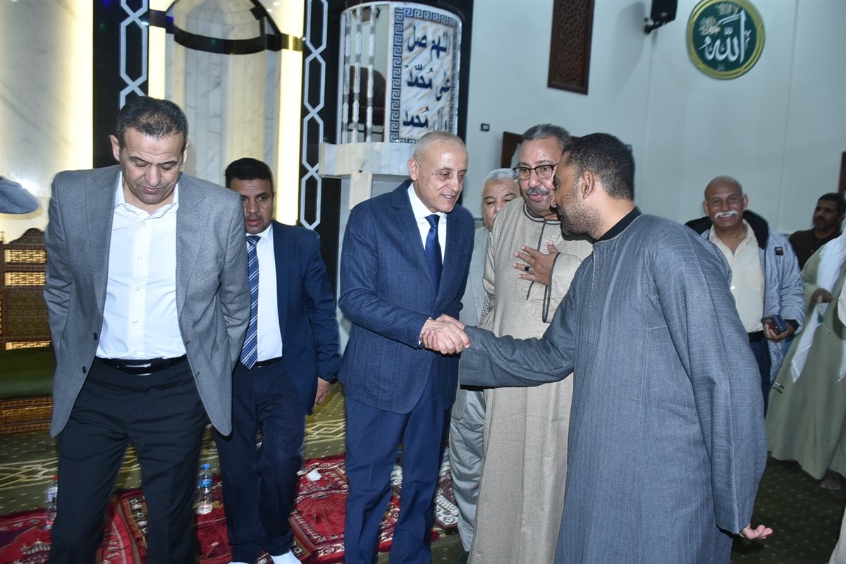 محافظ الأقصر يعد بمشروعات تنموية في الأقالتة
