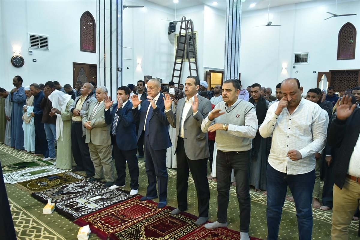 محافظ الأقصر يعد بمشروعات تنموية في الأقالتة