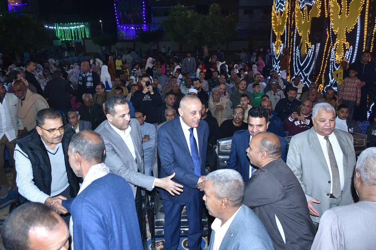 محافظ الأقصر يعد بمشروعات تنموية في الأقالتة