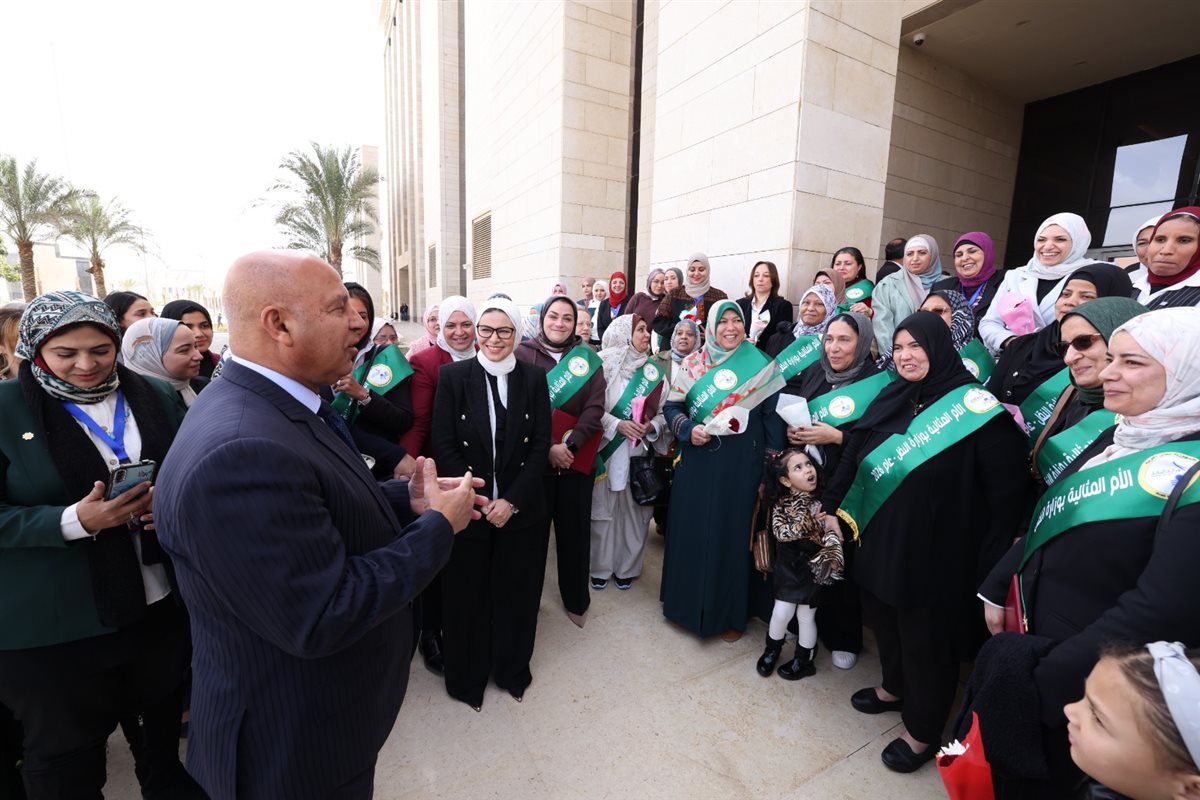 يكرم الأمهات المثاليات في وزارة النقل لعام 2026&nbsp;