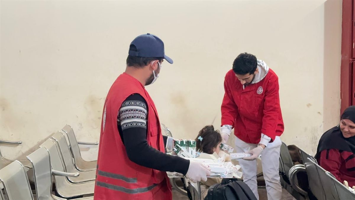الهلال الأحمر المصري يستأنف استقبال دفعة جديدة من جرحى ومصابين غزة