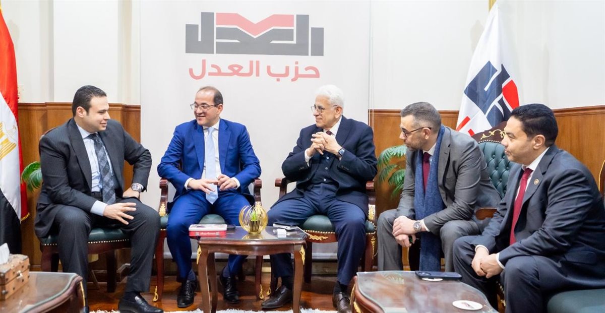 وزير المالية في &nbsp;حوار مفتوح مع قيادات ونواب حزب العدل