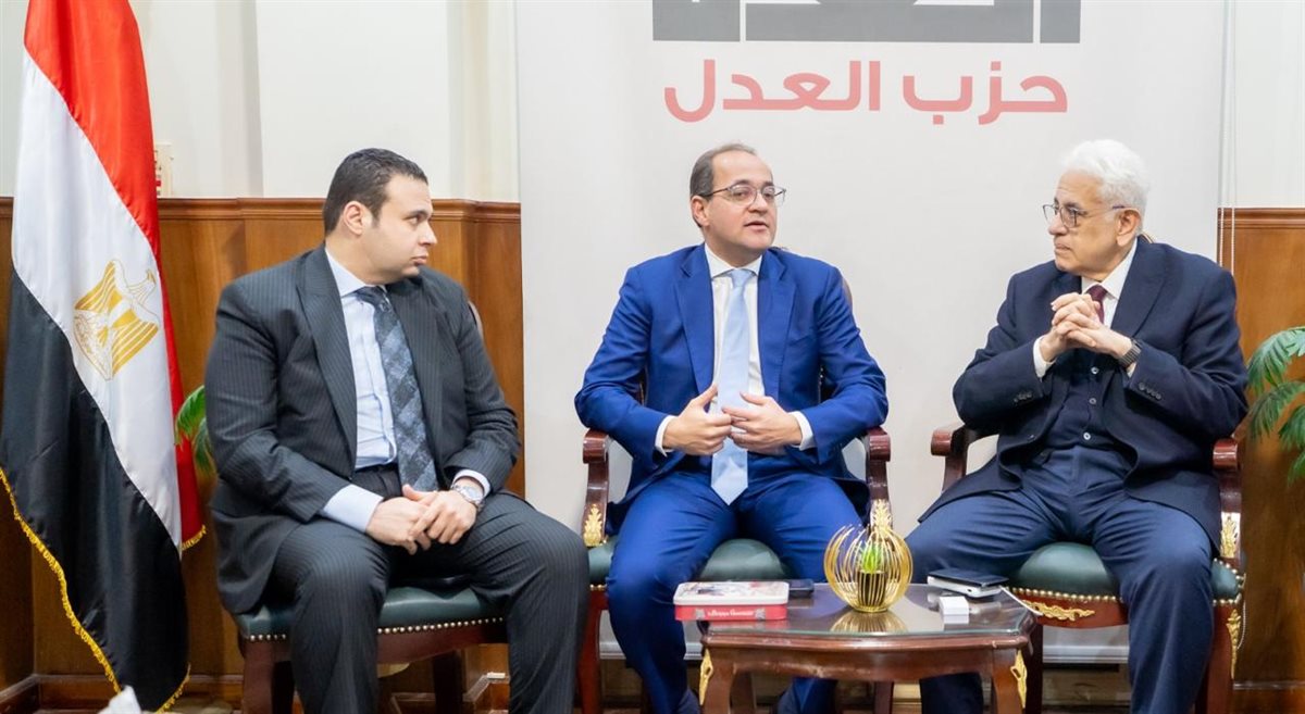 وزير المالية في &nbsp;حوار مفتوح مع قيادات ونواب حزب العدل