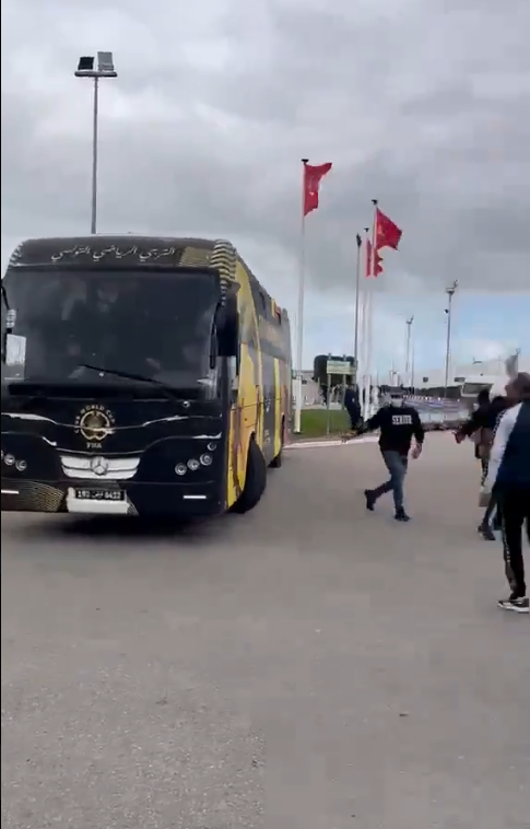 <strong>جماهير الترجي تحفز اللاعبين في مطار قرطاج قبل موقعة الأهلي بدوري الأبطال&nbsp;</strong>