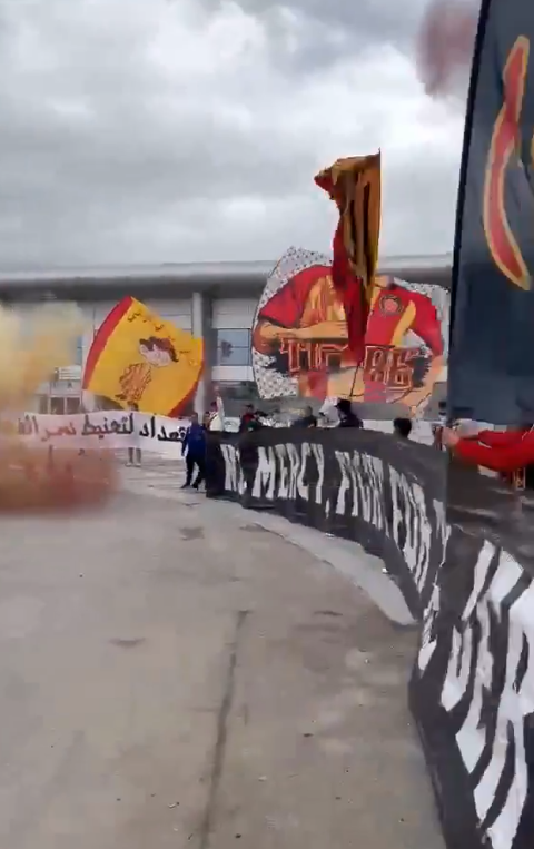 <strong>جماهير الترجي تحفز اللاعبين في مطار قرطاج قبل موقعة الأهلي بدوري الأبطال&nbsp;</strong>