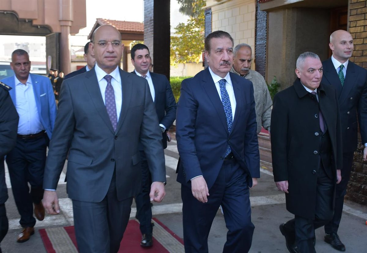 محافظ بورسعيد يزور قوات الأمن