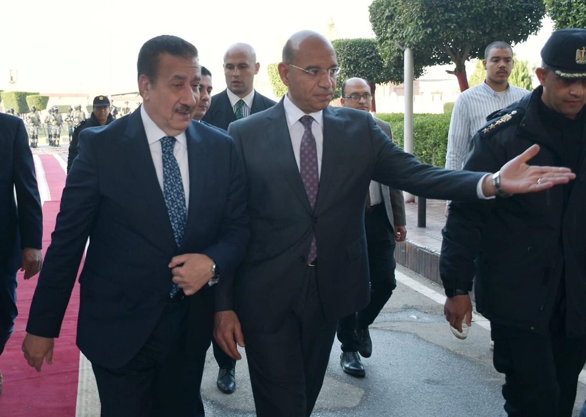 محافظ بورسعيد يزور قوات الأمن