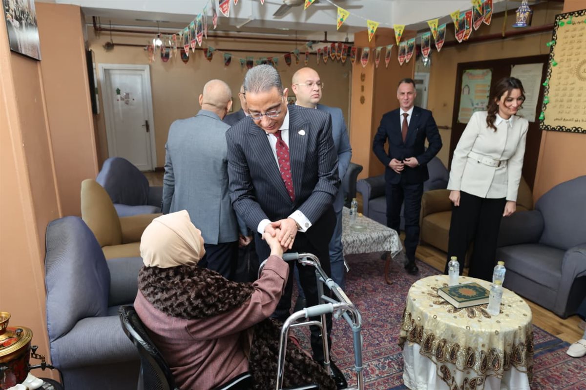 محافظ الجيزة يزور دور الأيتام ورعاية المسنين بالعجوزة&nbsp;