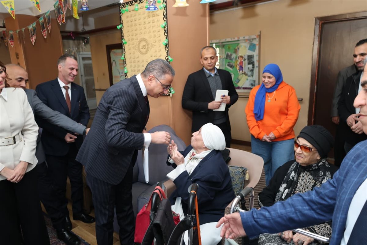 محافظ الجيزة يزور دور الأيتام ورعاية المسنين بالعجوزة&nbsp;