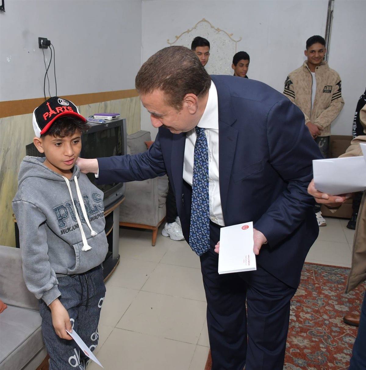 محافظ بورسعيد يزور الأيتام 