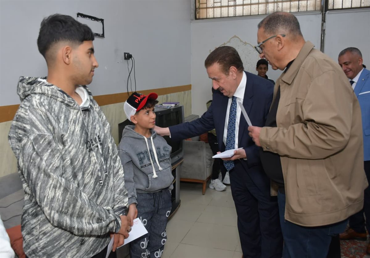 محافظ بورسعيد يزور الأيتام 