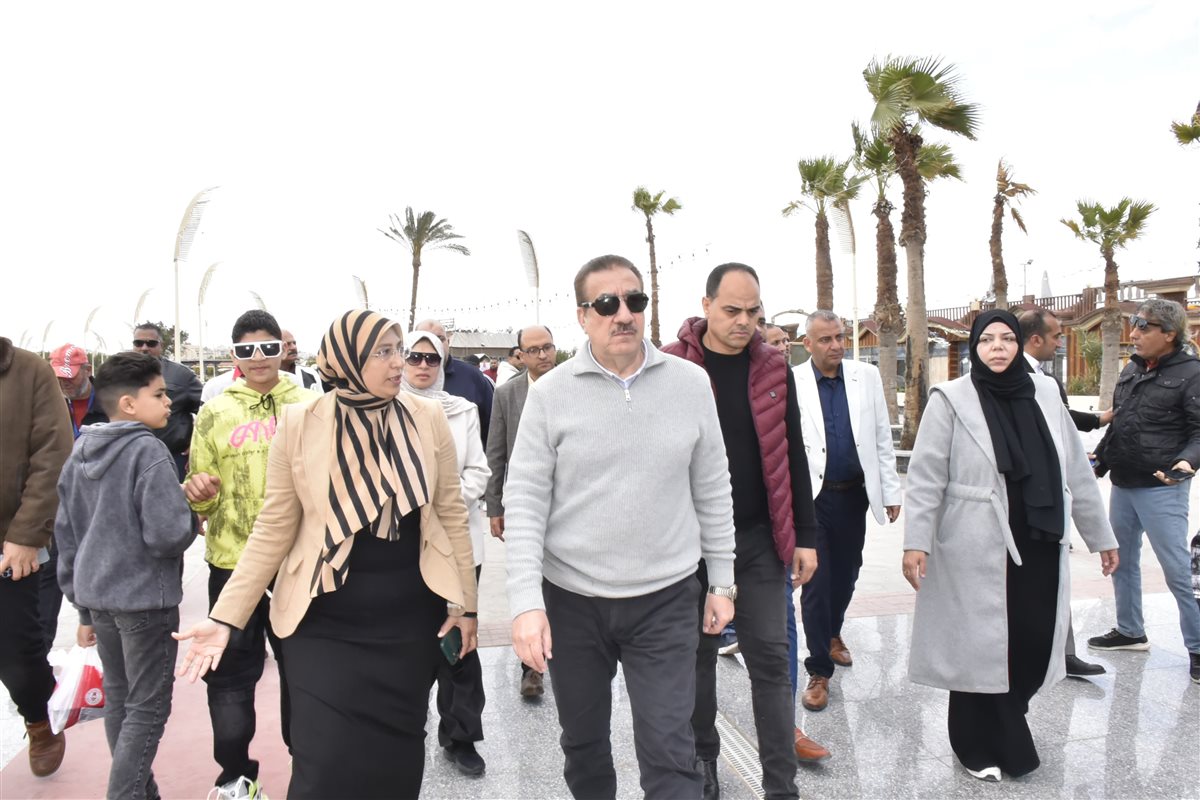 محافظ بورسعيد يتفقد كورنيش وشاطئ بورسعيد